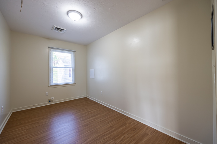 13-1328 3rd st Office has dutch door