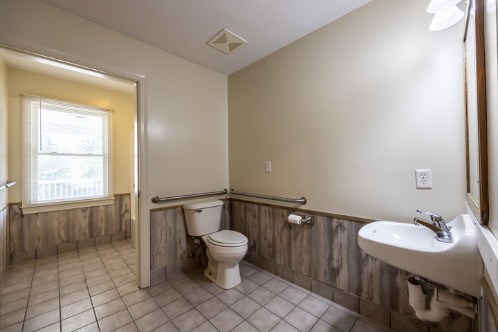 16-1328 3rd st Bath 2 Tub